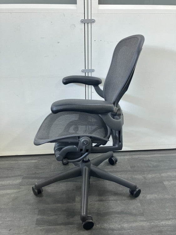 HermanMiller（ハーマンミラー）アーロンチェア 固定肘付アーロンチェア 商品画像3