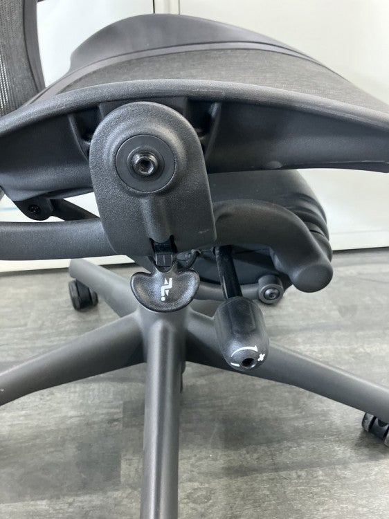 HermanMiller（ハーマンミラー）アーロンチェア 固定肘付アーロンチェア 商品画像8