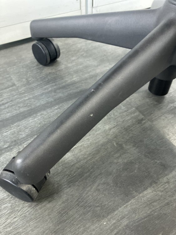 HermanMiller（ハーマンミラー）アーロンチェア 固定肘付アーロンチェア 商品画像20