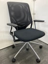 Vitra（ヴィトラ）メダ2シリーズ 可動肘付メダ2チェア 商品画像1