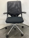 Vitra（ヴィトラ）メダ2シリーズ 可動肘付メダ2チェア 商品画像2