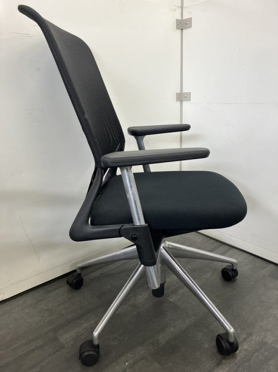 Vitra（ヴィトラ）メダ2シリーズ 可動肘付メダ2チェア 商品画像3