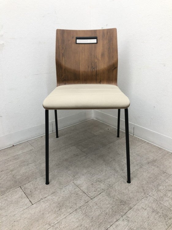 オカムラスイープシリーズ スタッキングチェア 商品画像2