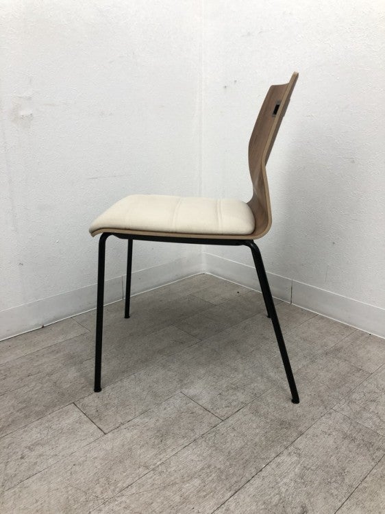 オカムラスイープシリーズ スタッキングチェア 商品画像3