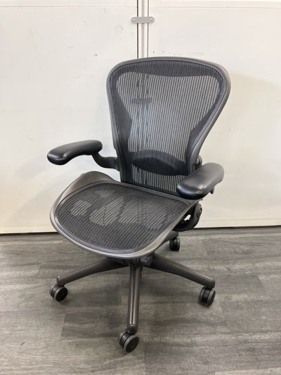 HermanMiller（ハーマンミラー）アーロンチェア 固定肘付アーロンチェア 商品画像1