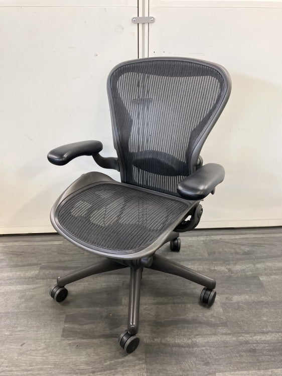 HermanMiller（ハーマンミラー）アーロンチェア 固定肘付アーロンチェア 商品画像1