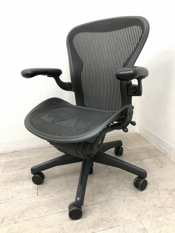 HermanMiller（ハーマンミラー）アーロンチェア 可動肘付アーロンチェア 商品画像1