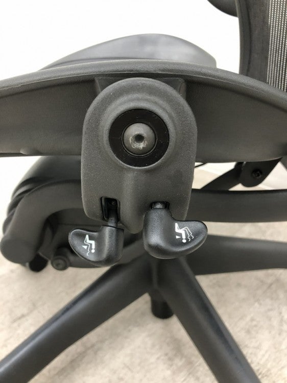 HermanMiller（ハーマンミラー）アーロンチェア 可動肘付アーロンチェア 商品画像11