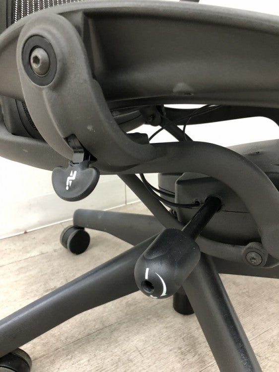 HermanMiller（ハーマンミラー）アーロンチェア 可動肘付アーロンチェア 商品画像12