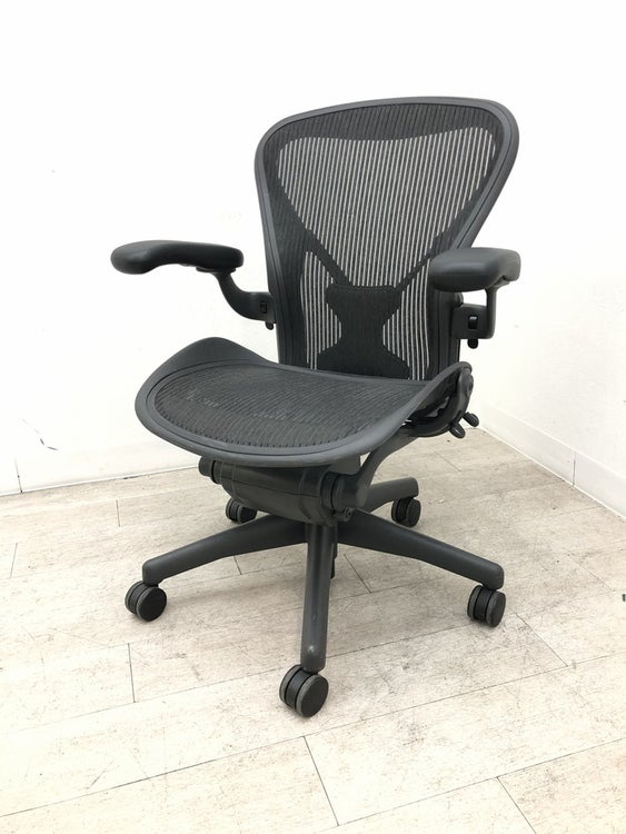 HermanMiller（ハーマンミラー）アーロンチェア 可動肘付アーロンチェア 商品画像1