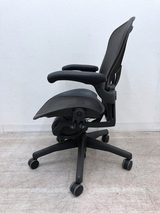 HermanMiller（ハーマンミラー）アーロンチェア 可動肘付アーロンチェア 商品画像3