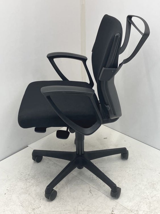 オカムラESCUDO(エスクード)チェア 肘付エスクードチェア 商品画像3