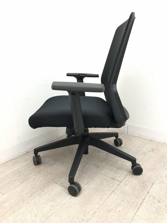 井上金庫可動肘付STMチェア 商品画像3