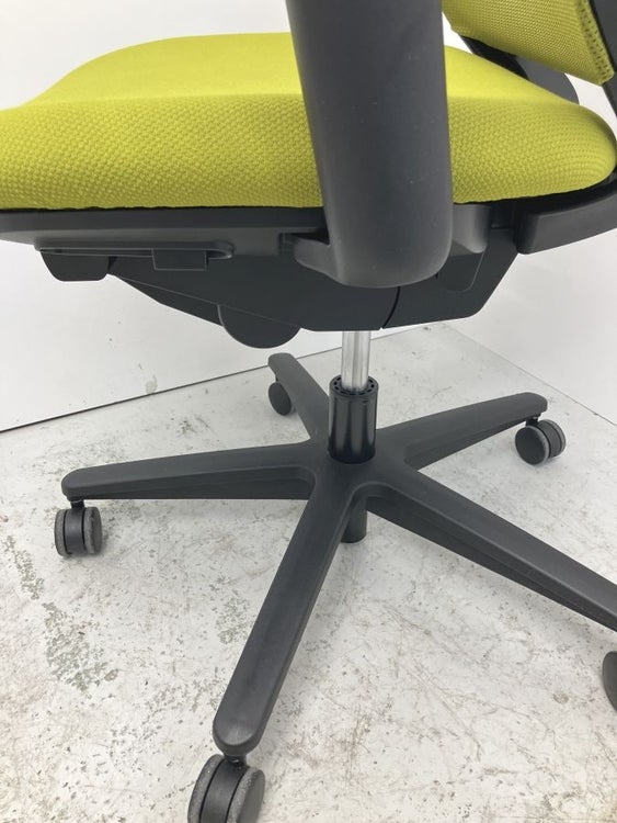 コクヨミトラチェア 可動肘付ミトラチェア 商品画像9