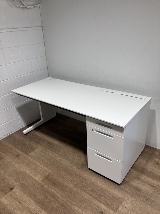 コクヨisシリーズ 1600片袖デスク 商品画像1