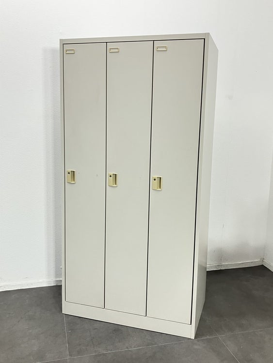 オカムラFZタイプシリーズ 3人用ロッカー 商品画像1