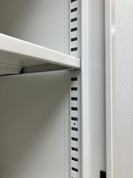 イトーキeSキャビネット(エスキャビネット)シリーズ 天板付き3扉スライド書庫 商品画像9