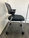 コクヨプロッティシリーズ スタッキングチェア 商品画像2