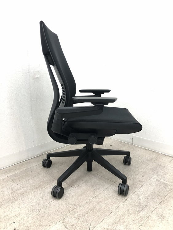 スチールケースGesture（ジェスチャー）チェア 可動肘付ジェスチャーチェア 商品画像5