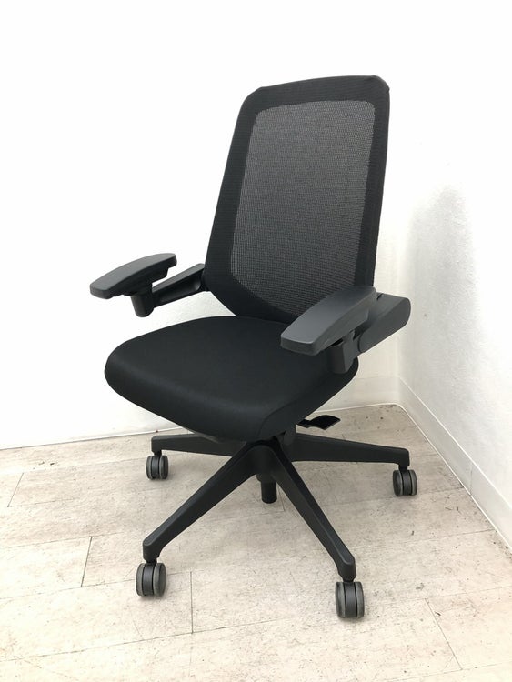 イトーキノート(nort)チェア 可動肘付ノートチェア 商品画像1