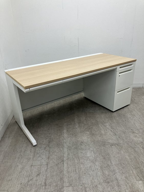 オカムラADVANCE（アドバンス）シリーズ 1600片袖デスク 商品画像1
