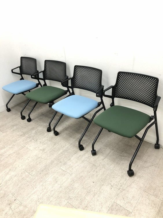 ウチダ（内田洋行）FM-345シリーズ ネスティングチェア4脚セット 商品画像1