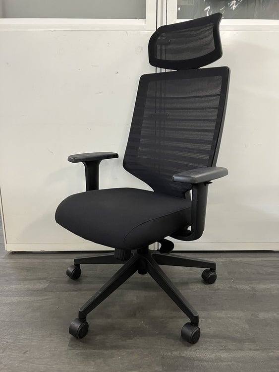 FURSYS(ファシス)SIDIZ T30シリーズ 可動肘付OAチェア 商品画像1