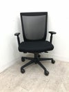 オカムラESCUDO(エスクード)チェア 可動肘付エスクードチェア 商品画像2