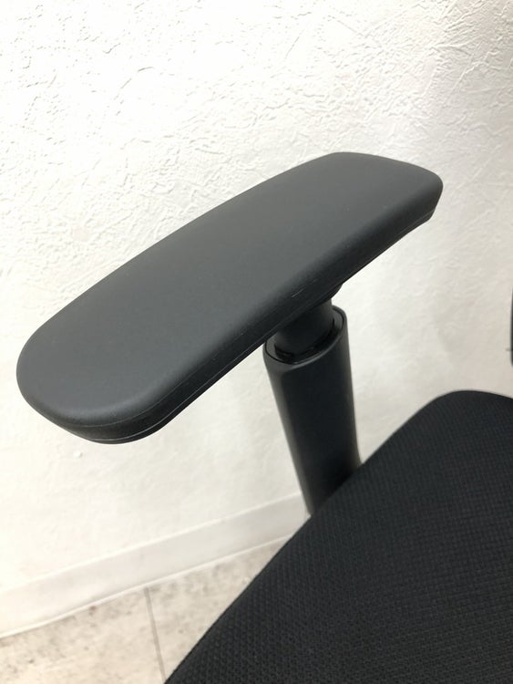 オカムラESCUDO(エスクード)チェア 可動肘付エスクードチェア 商品画像8