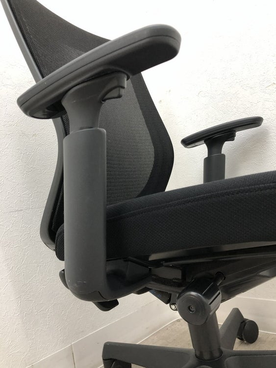 オカムラESCUDO(エスクード)チェア 可動肘付エスクードチェア 商品画像10