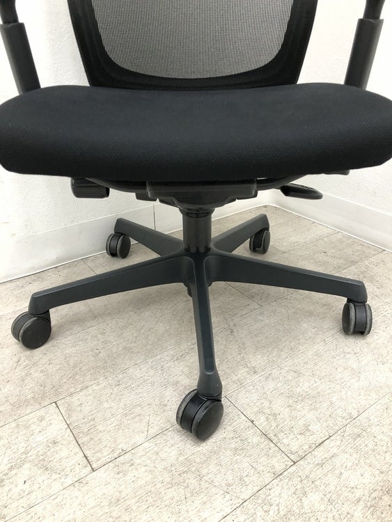 オカムラESCUDO(エスクード)チェア 可動肘付エスクードチェア 商品画像13