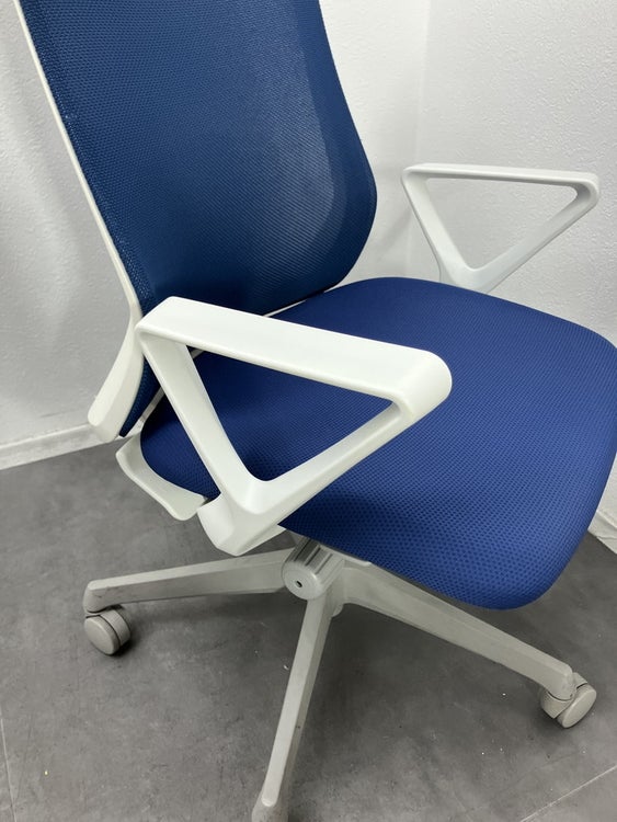 オカムラFluent(フルーエント)チェア 固定肘付フルーエントチェア 商品画像8