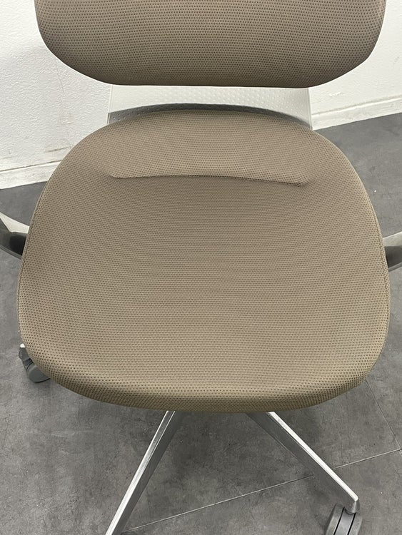 コクヨing(イング)チェア 固定肘付イングチェア　 商品画像5