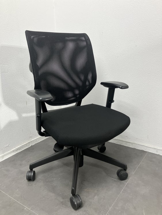 プラスパフォーマSFシリーズ 可動肘付OAチェア 商品画像1