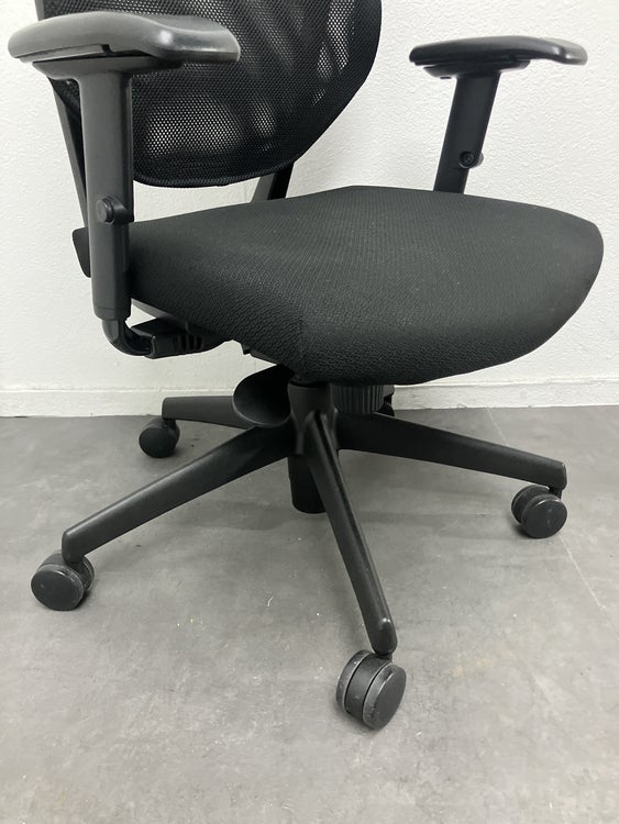 プラスパフォーマSFシリーズ 可動肘付OAチェア 商品画像8
