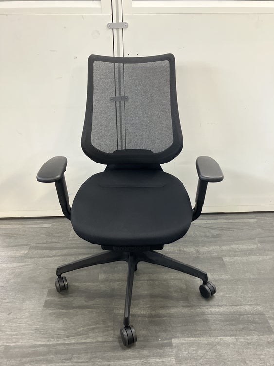 コクヨing(イング)チェア 可動肘付イングチェア 商品画像2