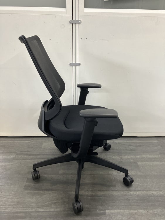 コクヨing(イング)チェア 可動肘付イングチェア 商品画像5