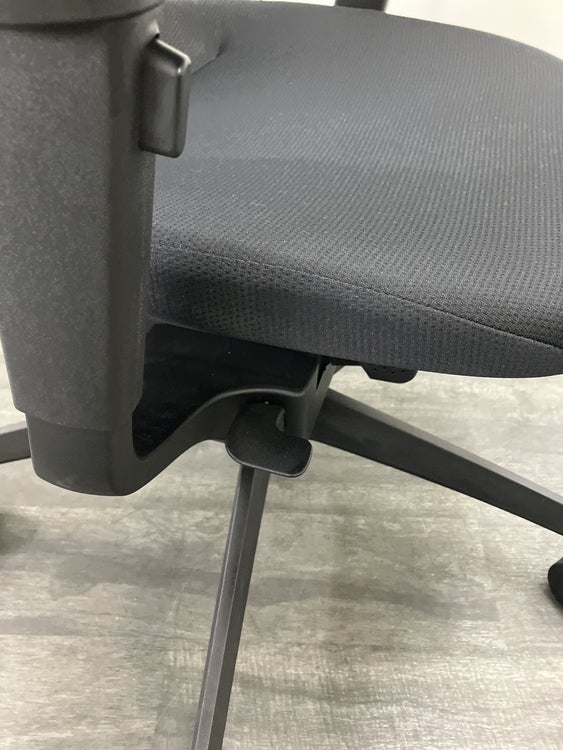 コクヨing(イング)チェア 可動肘付イングチェア 商品画像6
