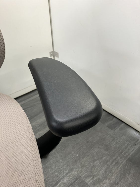 コクヨing(イング)チェア 固定肘付イングチェア　 商品画像7