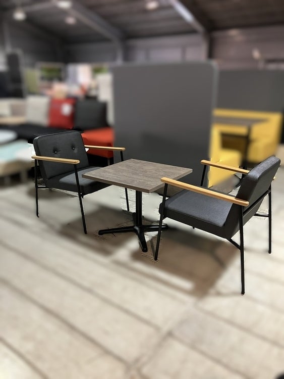 イトーキknot Work(ノットワーク)シリーズ カフェテーブル+ラウンジチェア3点セット 商品画像1