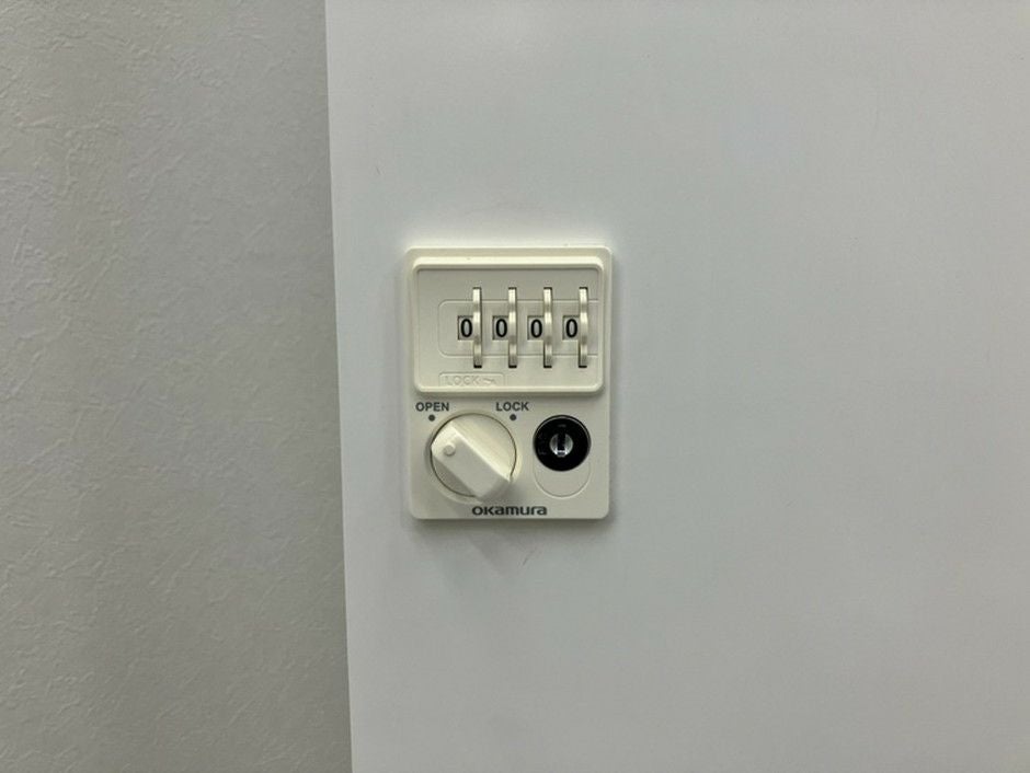 オカムラピクスライン ガラス両開き4人用パーソナルロッカー上下書庫 商品画像12