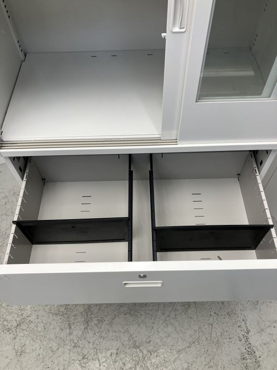イトーキシンラインシリーズ 3段ラテラルガラス引き違い上下書庫 商品画像9