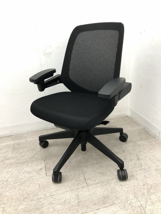 イトーキノート(nort)チェア 可動肘付ノートチェア 商品画像1