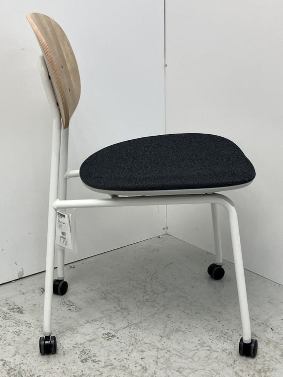 イトーキオリカチェア（Orlika chair） シリーズ ネスティングチェア2脚セット 商品画像4