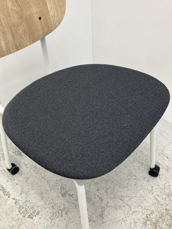 イトーキオリカチェア（Orlika chair） シリーズ ネスティングチェア2脚セット 商品画像10