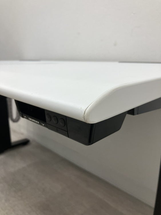 オカムラSwift(スイフト)シリーズ 1350電動昇降デスク 商品画像6