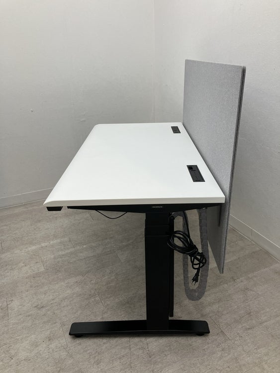 オカムラSwift(スイフト)シリーズ 1350電動昇降デスク 商品画像5