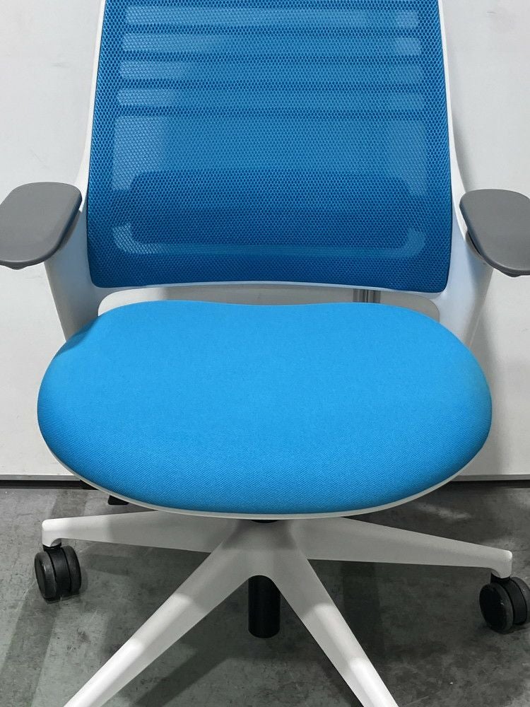 スチールケースSeries 1（シリーズ1）チェア 可動肘付シリーズワンチェア 商品画像12