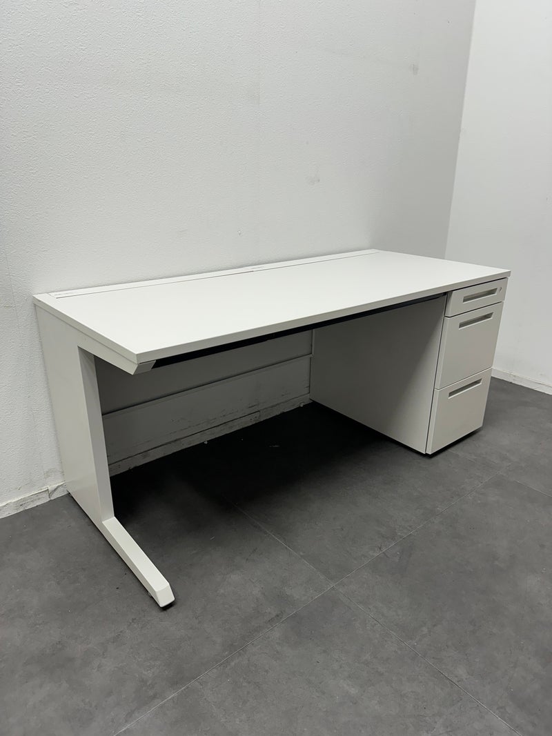 イトーキCZRシリーズ 1600片袖デスク 商品画像1