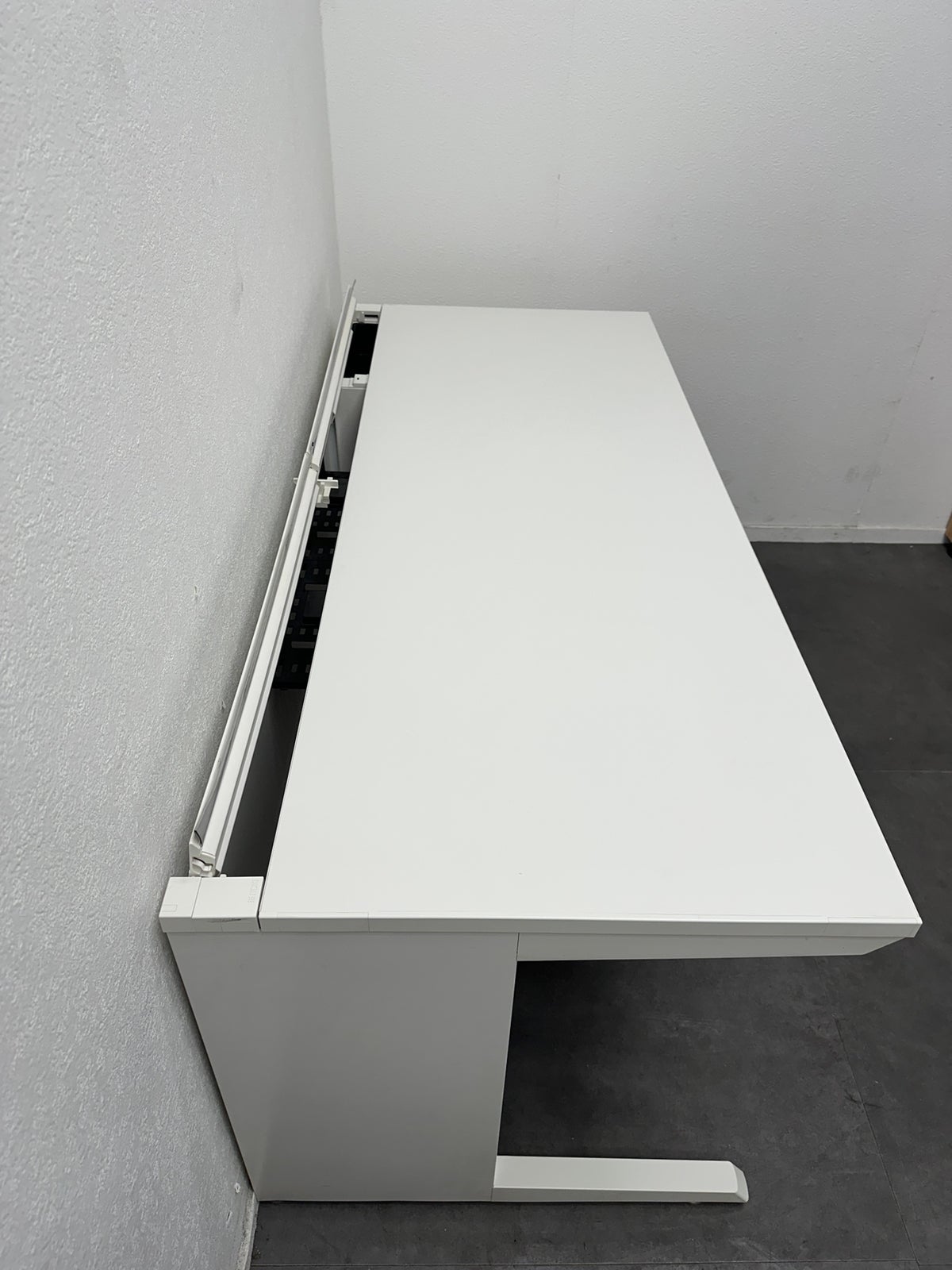 イトーキCZRシリーズ 1600片袖デスク 商品画像4